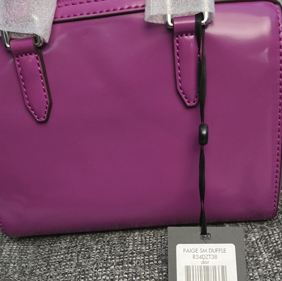 DKNY - Picture 3 of 6